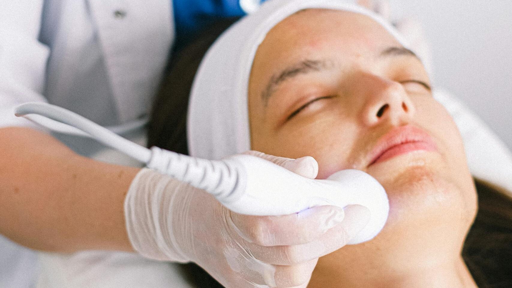 woman-receiving-ultrasonic-facial-treatment-at-a-modern-spa-clinic-enhancing-skincare-and-relaxation